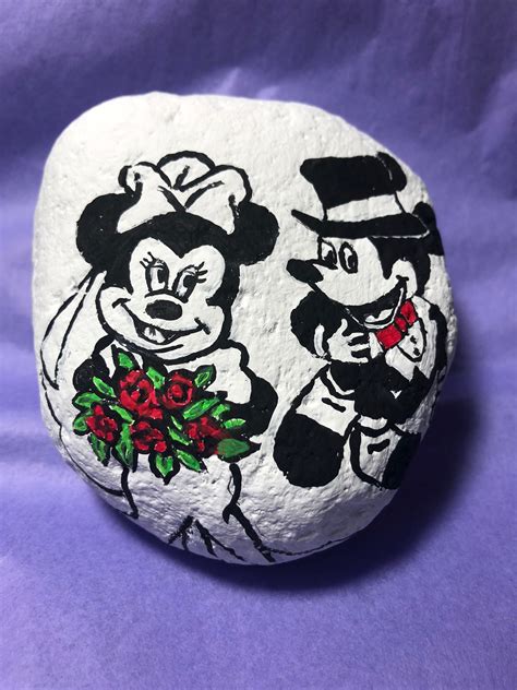 Mickey And Minnie Rock Crafts Minnie Mouse And Mickey Mouse Painted