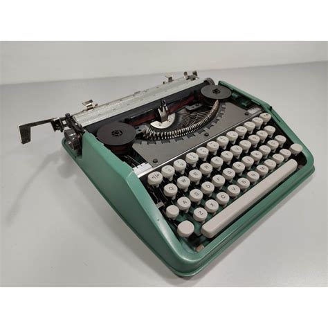 Antiga Maquina Escrever Olivetti Datilografia Funcionando Desconto No