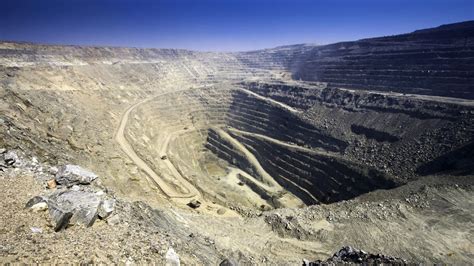 De Beers: Union Plans Strike at Venetia Mine