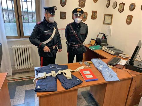 Si Spaccia Per Agente E Mostra Ai Carabinieri Una Tessera Contraffatta