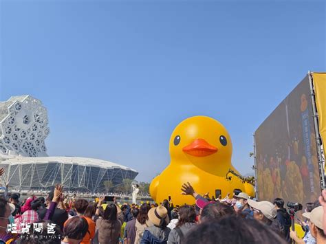 2024kaohsiung Wonderland 冬日遊樂園 ║黃色小鴨睽違10年鴨流再次來襲，不專業報導！ 吃貨閔爸 一對爸媽兩個娃的吃貨人生