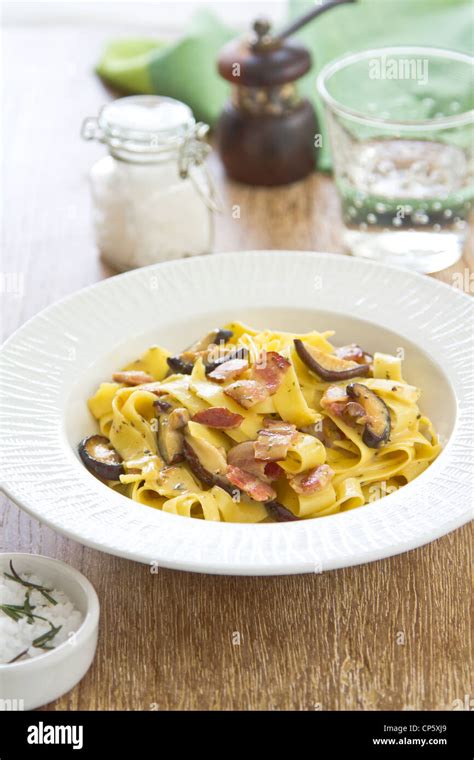 Fettuccine Carbonara With Bacon And Mushroom Stock Photo Alamy