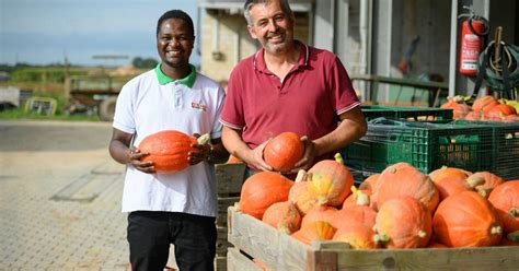 Kaarst Kenianer Erlebt Deutsche Landwirtschaft Auf Dem Coenen Hof