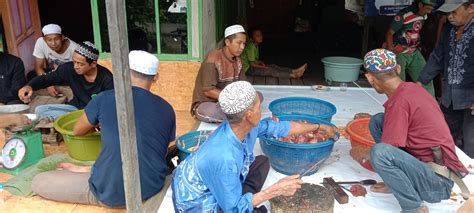 Hari Raya Idul Adha Kegiatan Penyembelihan Hewan Qurban Di Desa