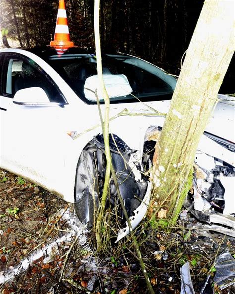 Mehrere Autounf Lle Im Kanton Luzern Alkoholisierter Fahrer Kracht In