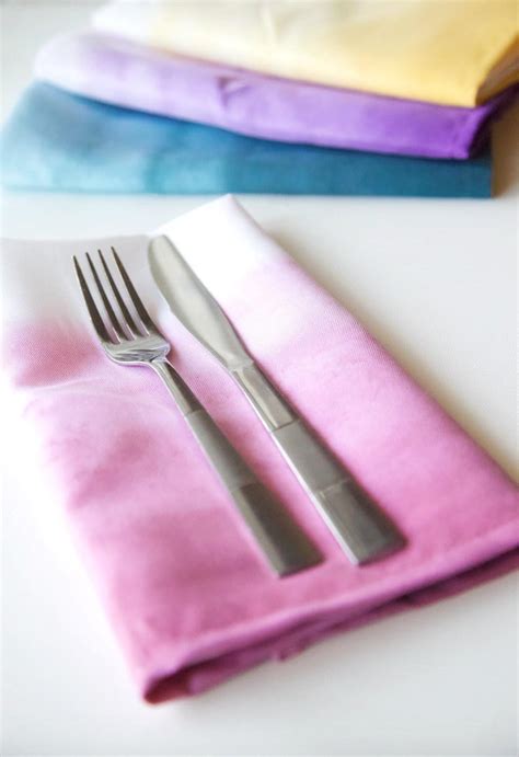 Gradient Dyed Napkins DIY | DIYIdeaCenter.com