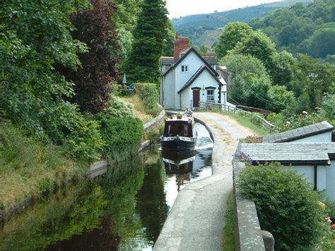 √ Canals In South Wales