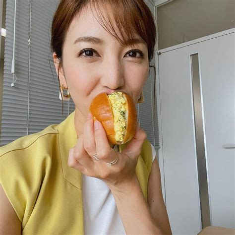 小澤陽子さんのインスタグラム写真 小澤陽子instagram「🟡🥚🥐🍳🍋🟨🌼 なんと今日は！ たまたま。 衣装も私服も、流行りの〝ジレ