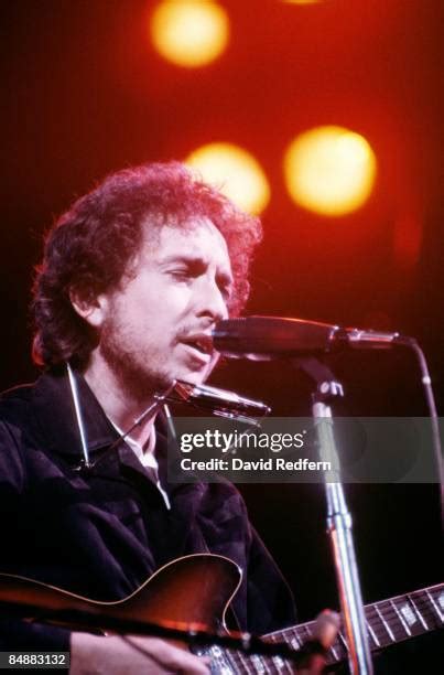 Bob Dylan 1975 Photos And Premium High Res Pictures Getty Images