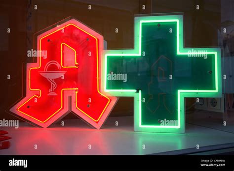 Photo Symbole Lumineux Logos Pharmacie Photo Stock Alamy