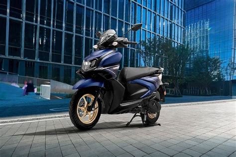 Yamaha RayZR 125 Fi Hybrid Price, Images, colours, Mileage & Reviews