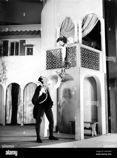 LAURENCE OLIVIER And VIVIEN LEIGH In ROMEO AND JULIET Play William