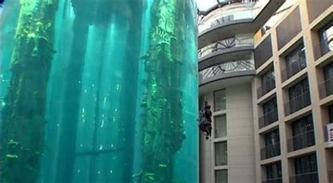 Massive Aquarium With 1500 Fish Bursts Injuring 2 And Flooding Hotel