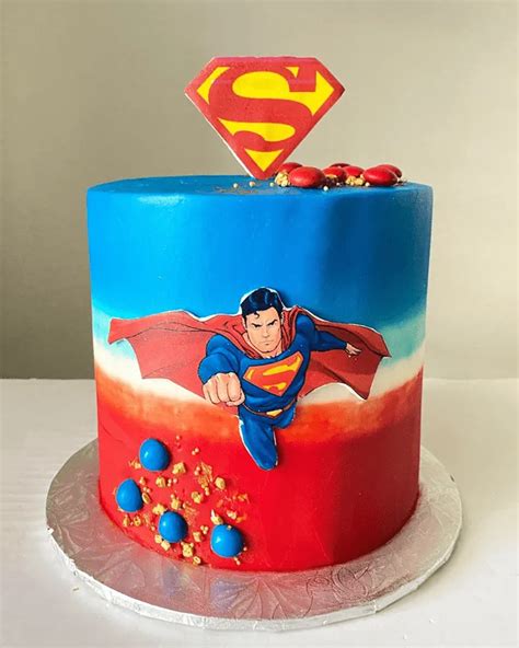 Superman Birthday Cake Ideas Images Pictures Tarta De Los Vengadores Betun Para Pastel Tartas