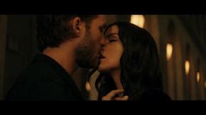 ENTERING RED NUDE SCENES AZNude