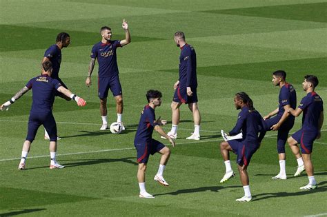 Foto Psg Gelar Latihan Kylian Mbappe Dibekukan Dari Skuad Les Parisiens