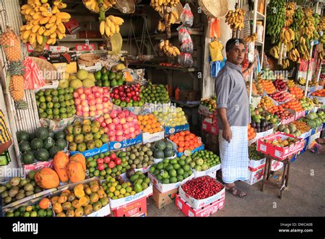 Sri Lanka; Kandy; market, fruit shop, vendor Stock Photo - Alamy