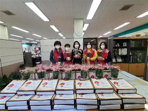 남동구 만수6동 지역사회보장협의체 어르신에 사랑의 카네이션 전달경인투데이뉴스