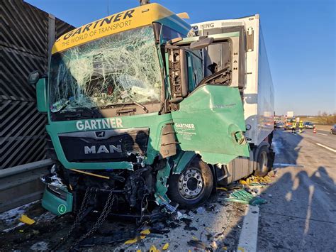 Lkw Kracht Auf Der Westautobahn In Asfinag Fahrzeug Nachrichten At