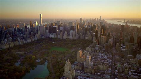 Aerial view of central park and the new york city skyline cityscape ...