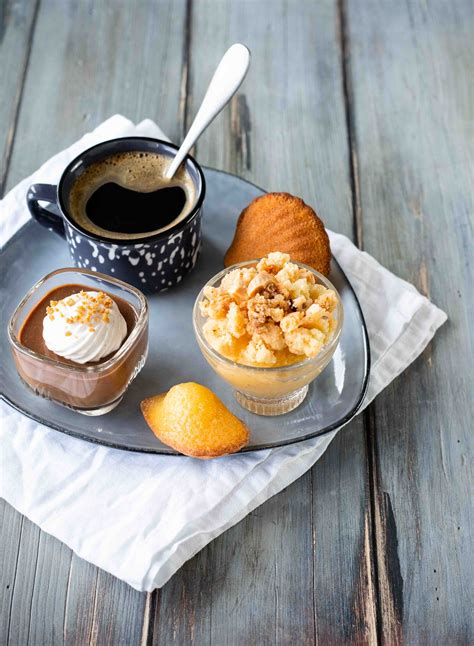 Mon café gourmand verrines cappuccino mini crumble madeleines au