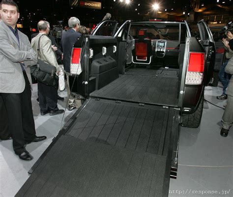 Wow! What a cool concept, I wish this truck will have convertible roof ...