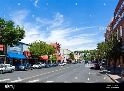 Main Street In Downtown Pendleton Oregon Usa Stock Photo Alamy