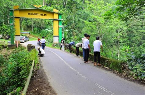 Lebih 10 Tahun Rusak OMG Sulsel Warga Rappolemba Perbaiki Pembatas