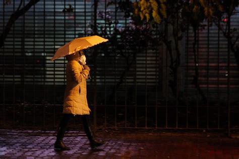 Sistema frontal en ocho regiones del país traerán lluvia y nieve a