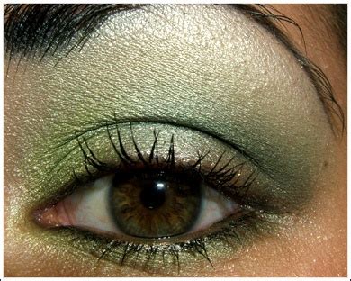 MAC Cosmetics Smokey Green With Sweet Sienna Pigment Sumptuous Olive