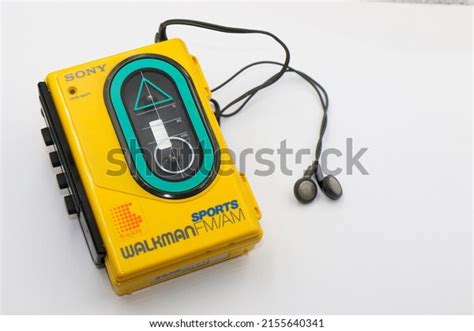 213 1980s Walkman Images, Stock Photos & Vectors | Shutterstock