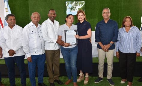 Gobierno Entrega T Tulos De Propiedad En Hato Nuevo Los