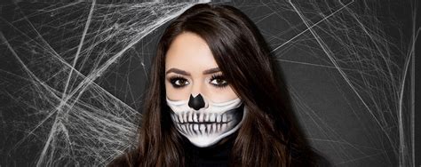 Easy Skeleton Makeup Tutorial Perfect Half Skull How To Glamour