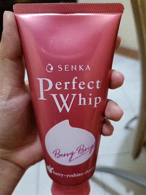 NEW SENKA Perfect Whip Berry Bright Facial Foam 100gr Kesehatan