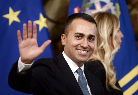 Luigi Di Maio gaffe clamorosa sul congiuntivo lo staff lo giustifica così