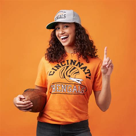 Cincinnati Bengals Throwback Helmet | Retro Cincinnati Bengals T-Shirt – HOMAGE