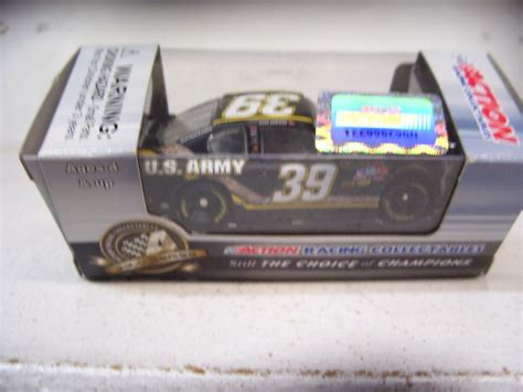 2012 1 64 39 RYAN NEWMAN U S ARMY ACTION WITH BONUS CREDIT CARD WALLET