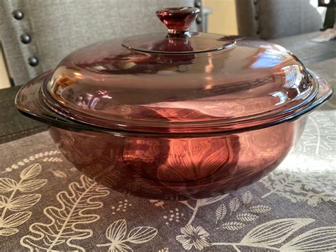 Pyrex Cranberry L Round Casserole Dish With Lid Pyrex Cranberry