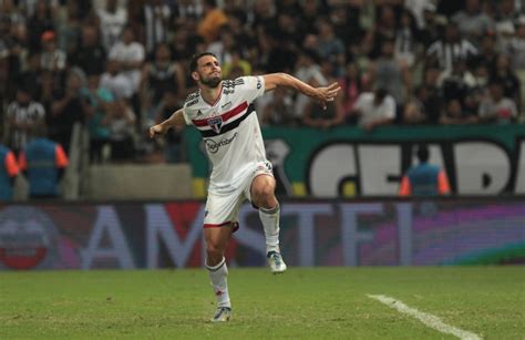 São Paulo deve ter retorno de Calleri em jogo contra o Inter veja