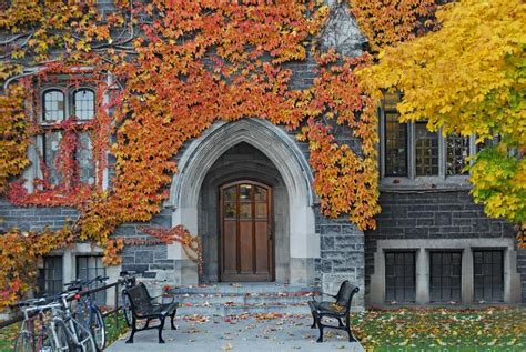 Top 10 Best College Campuses in Fall | Fastweb