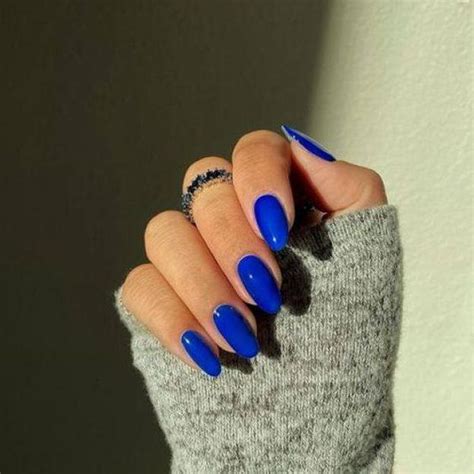 Ideas de uñas azules para llevar la manicura que arrasa Mujerhoy