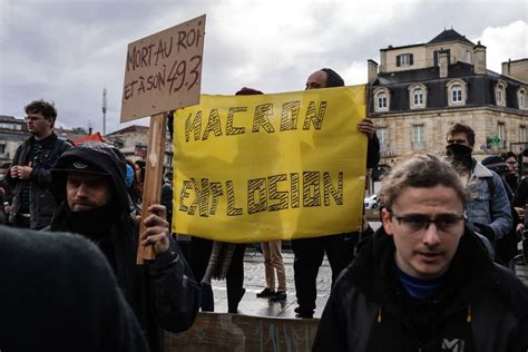 Macron defende avanço da reforma da Previdência em meio a protestos na