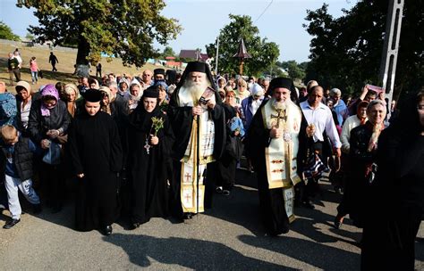 Pelerini Pe „drumul Crucii” La Hadâmbu Mănăstirea Hadâmbu