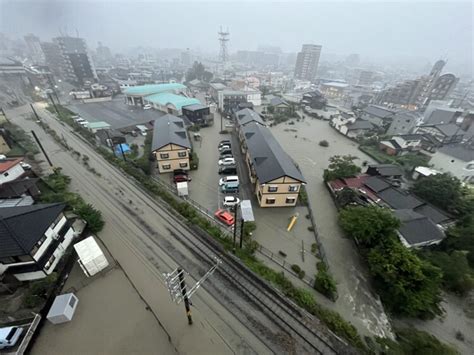 【福岡大雨】福岡県筑紫野市 Jr二日市駅の近くで線路冠水、周辺で浸水冠水被害「道路が川になってて膝下浸水してる、車が立ち往生」筑紫野 7月