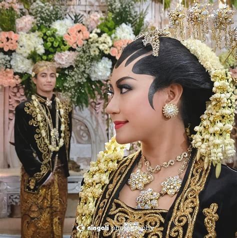 Ingat Ayu Ratna Eks Garasi Band Ini 10 Potret Terbarunya Bareng Suami