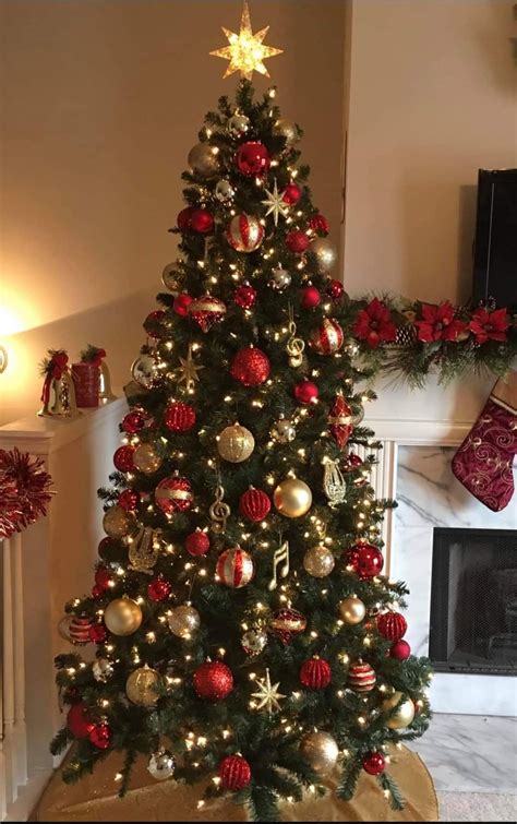 Pin By Eva Williams On Love The Holidays Red And Gold Christmas Tree