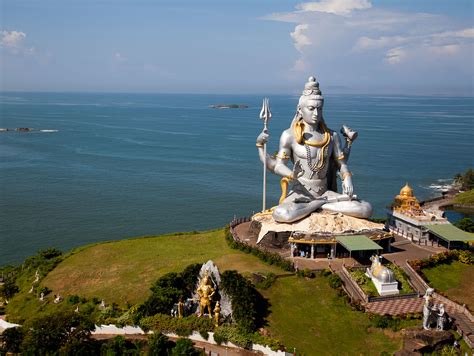 Lord Shiva statue Murudeshwara, India - Location, Facts, History and ...