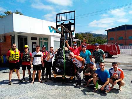 Grupo Weiku promove ação de limpeza do Rio do Testo em prol do