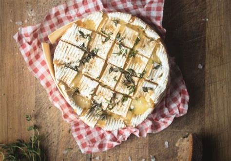 Comment préparer du camembert au four ou camembert rôti Elle à Table