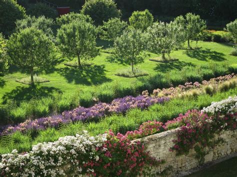 Le Ch Teau Du Rivau Et Ses Jardins De Conte De F Es La Terre Est Un